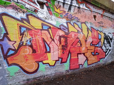 Graffiti Wall - Photo by BerryRains34 - Mnd, bombing, mnd (2021)