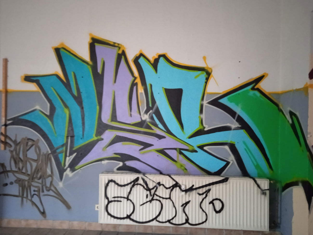 Graffiti Bombing - Photo by BerryRains34 - Mnd, Nerone, trowup (2021)