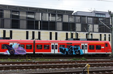 Graffiti Train in Hannover - Photo by BertosBlog - Moses, Topsprayer, KGZ (2015)