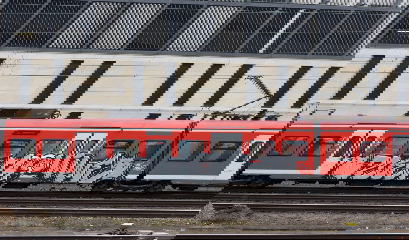 Graffiti Train in Hannover - Photo by BertosBlog - Zoeva, Mine (2015)