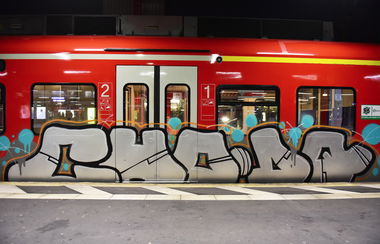 Graffiti Train in Hannover - Photo by BertosBlog - CHO, DQ