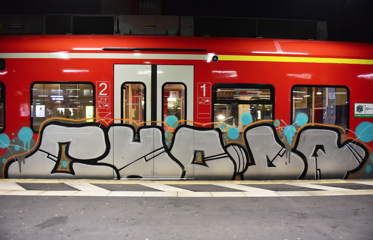 Graffiti Train in Hannover - Photo by BertosBlog - CHO, DQ