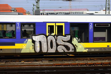 Graffiti Train in Hannover - Photo by BertosBlog - NO, NOS (2015)