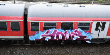 Graffiti Train in Hannover - Photo by BertosBlog - Hour (2014)