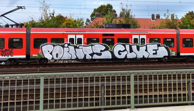 Graffiti Train in Hannover - Photo by BertosBlog - Points, Glue (2014)