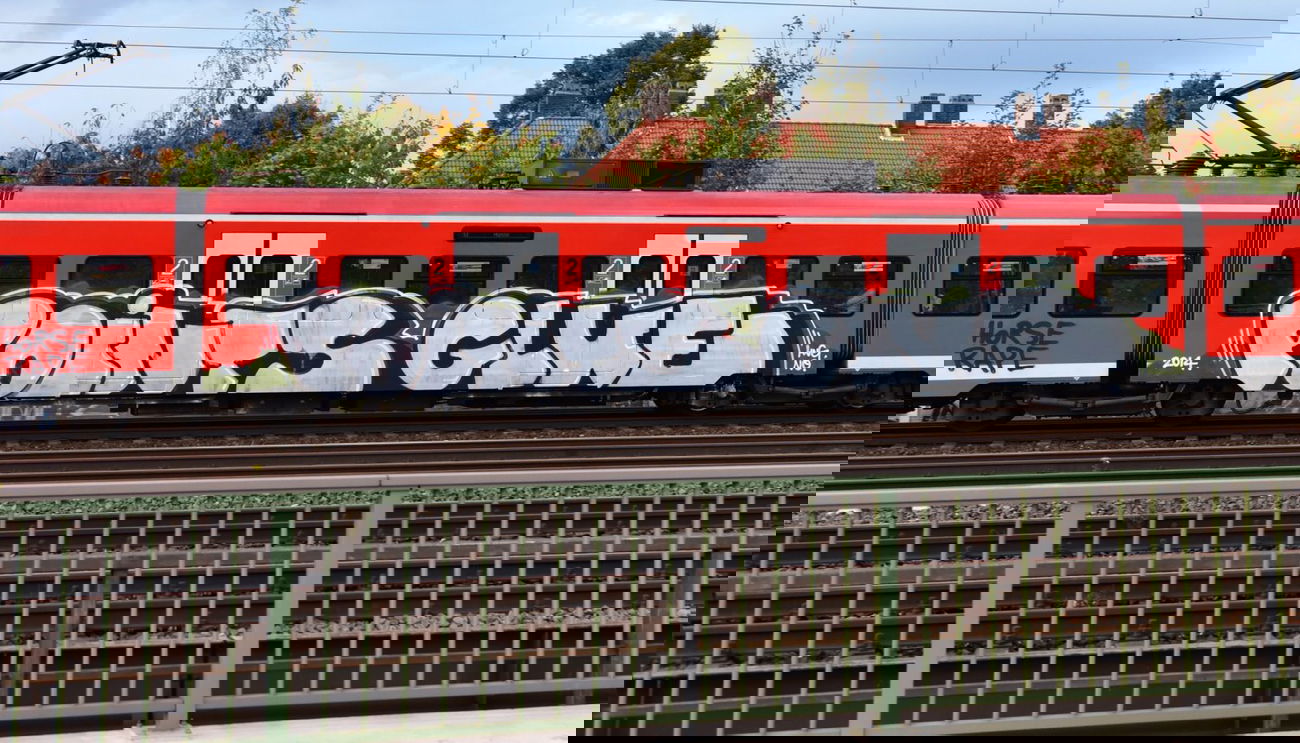 Graffiti Train in Hannover - Photo by BertosBlog - Points, Glue (2014)