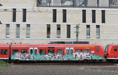 Graffiti Train in Hannover - Photo by BertosBlog - NO, NOS