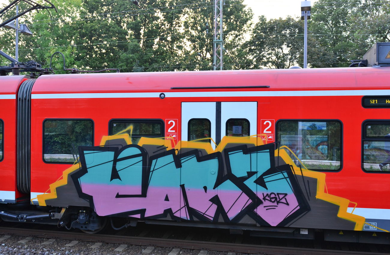 Graffiti Train in Hannover - Photo by BertosBlog - Warz, KGZ