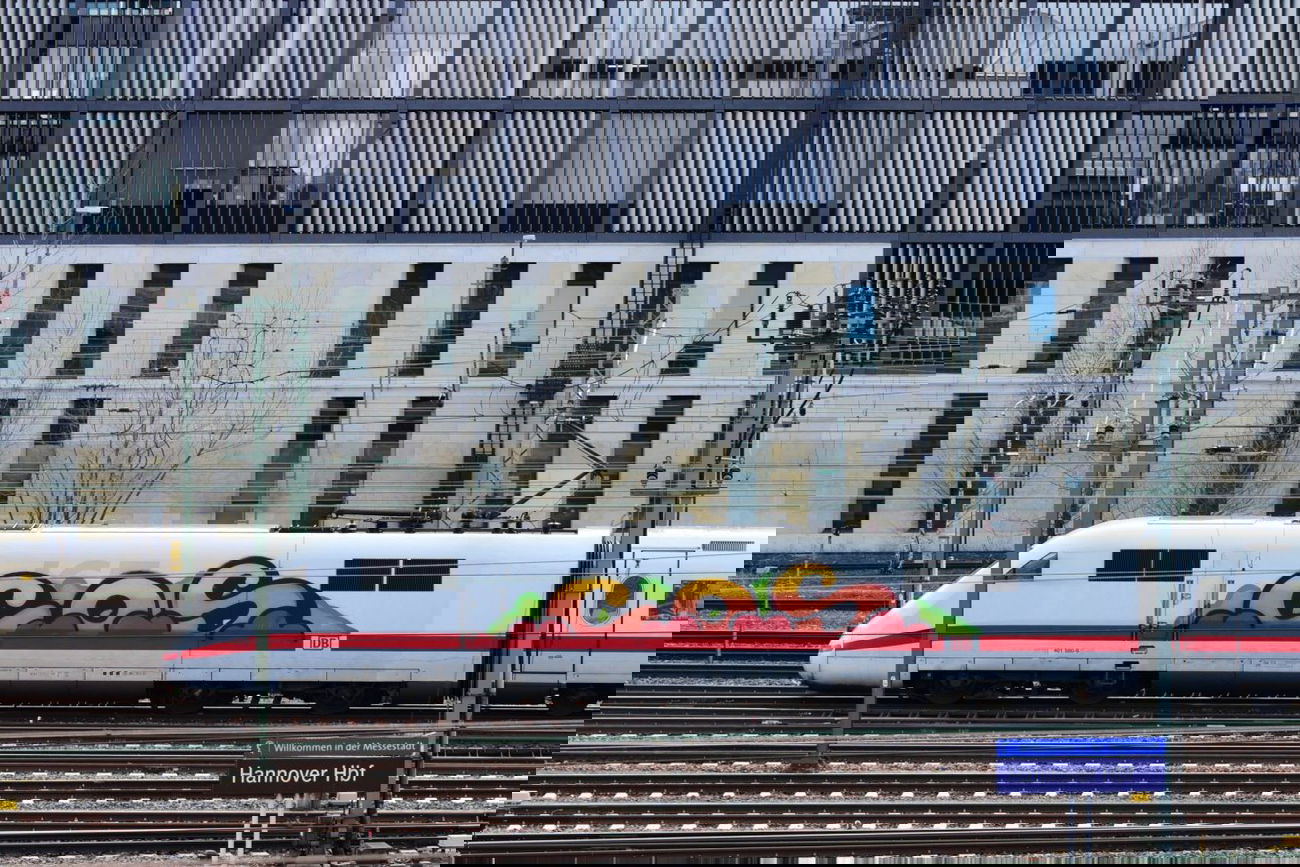 Graffiti Train in Hannover - Photo by BertosBlog - COS, ICE (2015)