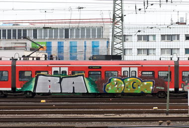 Graffiti Train in Hannover - Photo by BertosBlog - Trash, RA, DQ (2015)