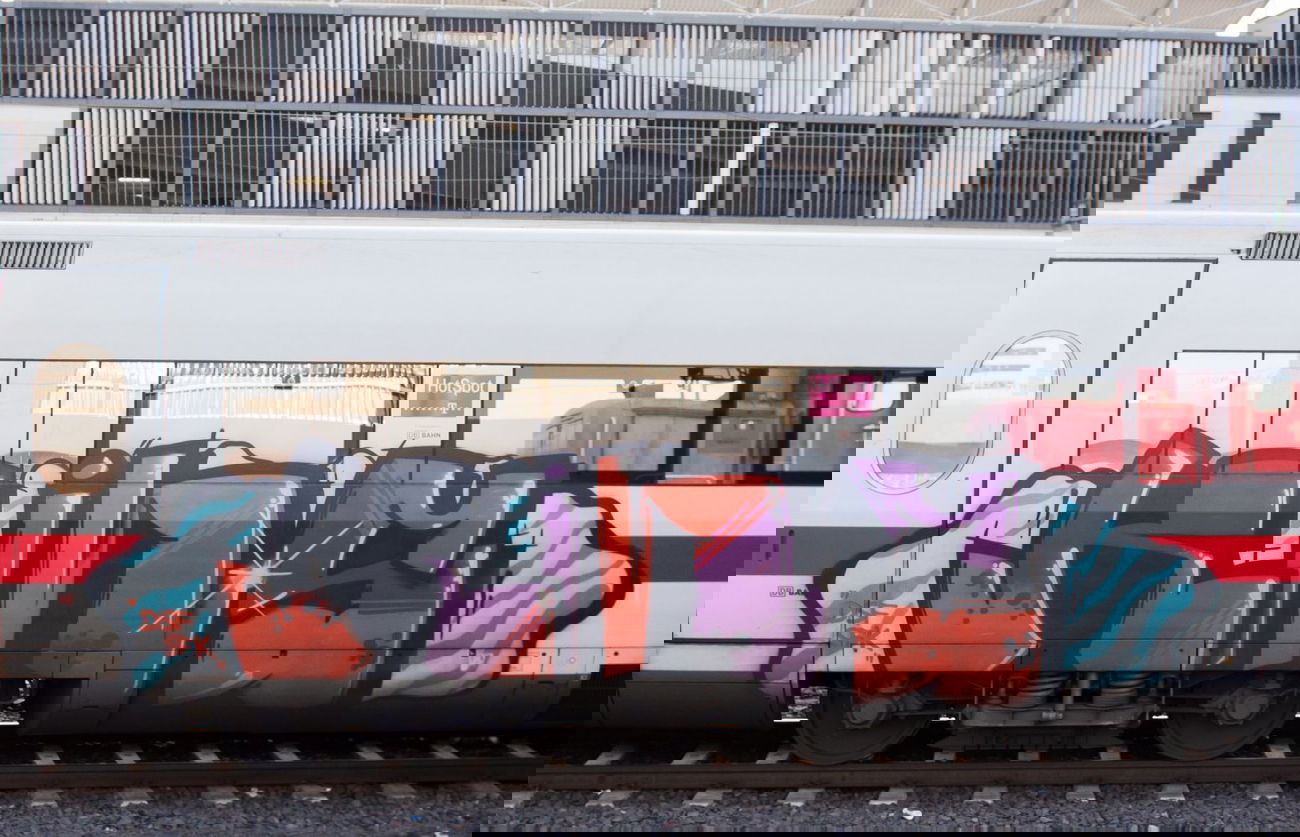Graffiti Train in Hannover - Photo by BertosBlog - DSF, KINS (2015)