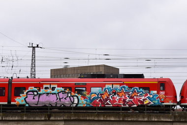 Graffiti Train in Hannover - Photo by BertosBlog - Warz, KGZ, Rize (2015)