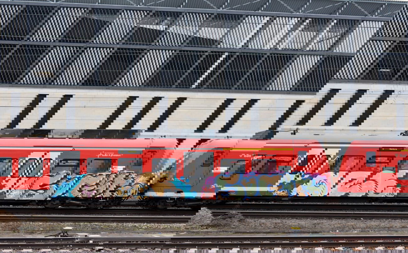 Graffiti Train in Hannover - Photo by BertosBlog - Suger, MH, TCS (2015)