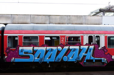 Graffiti Train in Hannover - Photo by BertosBlog - OH, Ash, Hour (2015)
