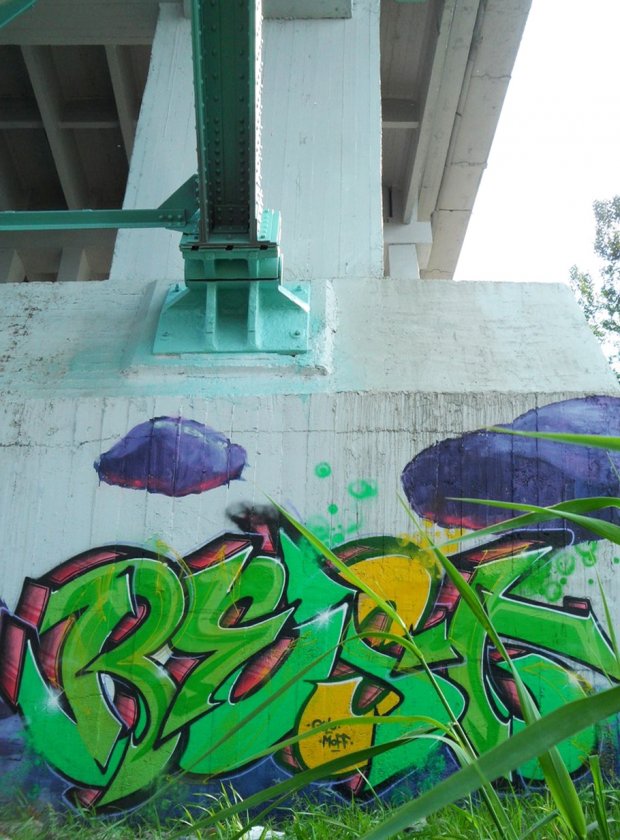 Graffiti Wall - Photo by Bestone - Best, Icrew (2012)