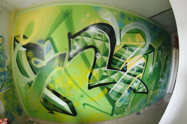 Graffiti Wall - Photo by Bestone - Best, Icrew (2012)
