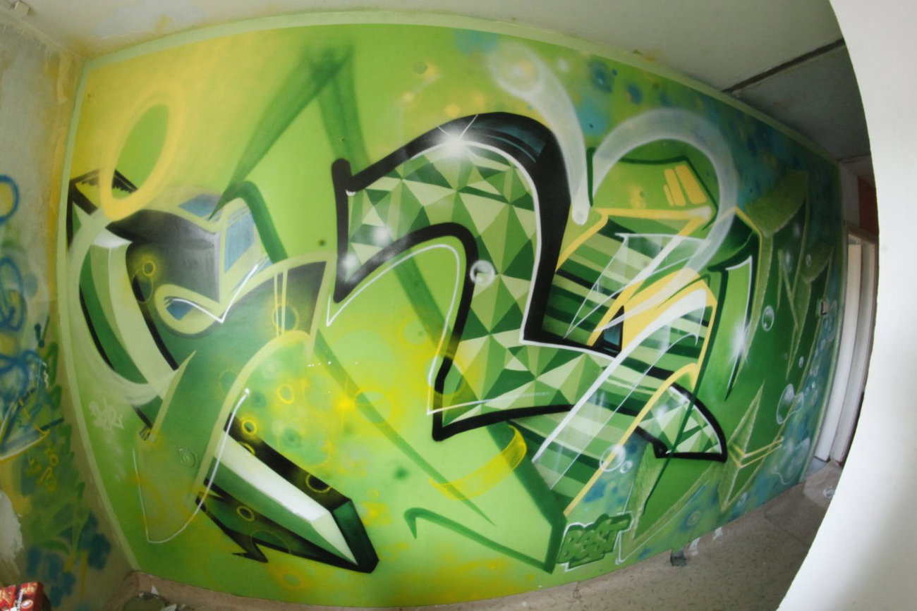 Graffiti Wall - Photo by Bestone - Best, Icrew (2012)