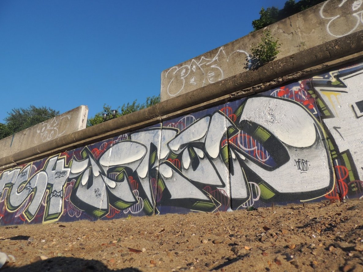 Graffiti Wall - Photo by Bestone - Best, Icrew (2013)