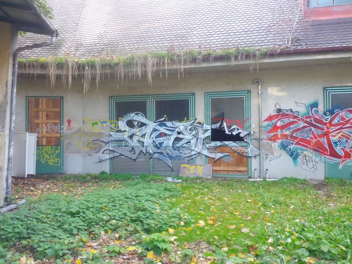 Graffiti Bombing in Dachau - Photo by Beutelratte - jager, wk