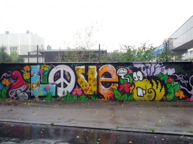 Graffiti Wall in Dachau - Photo by Beutelratte - love, peace (2013)