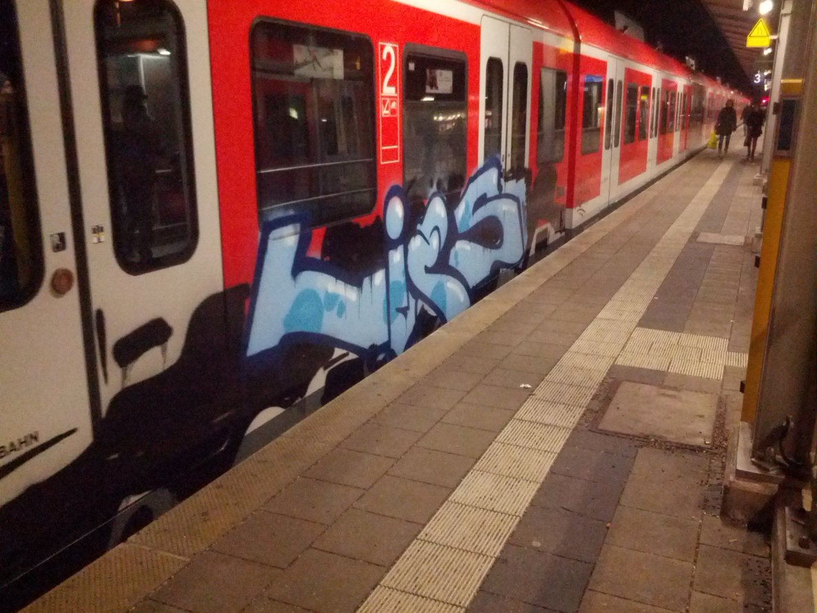 Graffiti Train in München - Photo by Beutelratte - Lies (2014)