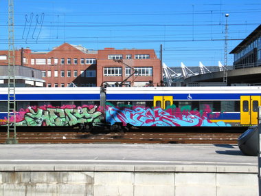 Graffiti Train in bremen - Photo by Bigchill - howy, niek (2013)
