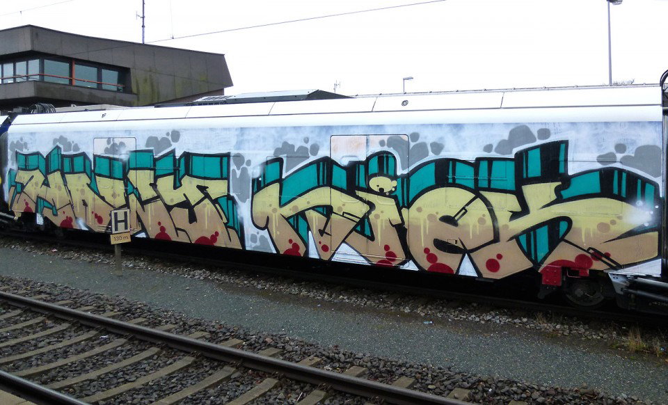 Graffiti Train in bremen - Photo by Bigchill - howy, niek (2013)