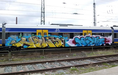 Graffiti Train in bremen - Photo by Bigchill - howy, niek (2013)