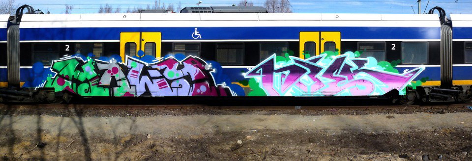 Graffiti Train in bremen - Photo by Bigchill - howy, niek (2013)
