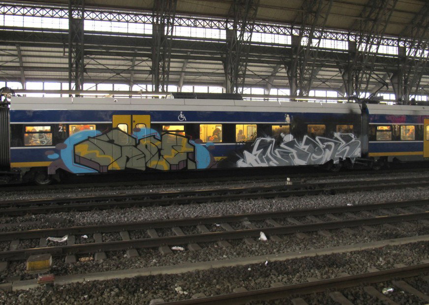 Graffiti Train in bremen - Photo by Bigchill - grove, niek (2013)