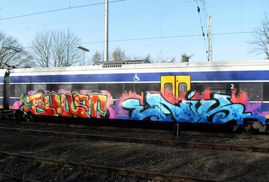 Graffiti Train in bremen - Photo by Bigchill - bullet, enik (2012)