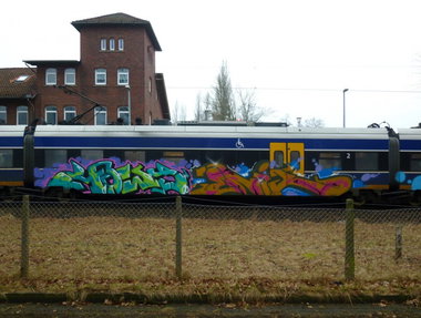 Graffiti Train in bremen - Photo by Bigchill - howy, enik (2012)