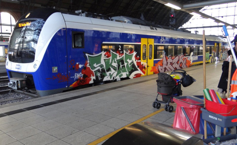 Graffiti Train in bremen - Photo by Bigchill - skoe, rezk (2013)