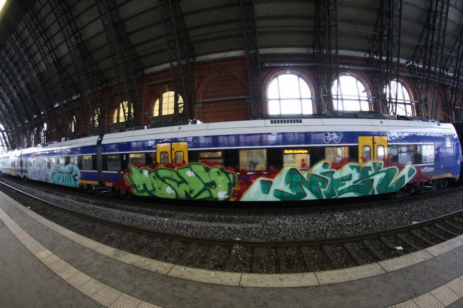 Graffiti Train in bremen - Photo by Bigchill - atk, howy, niek (2013)
