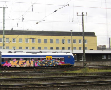 Graffiti Train in bremen - Photo by Bigchill - kew, fight (2012)