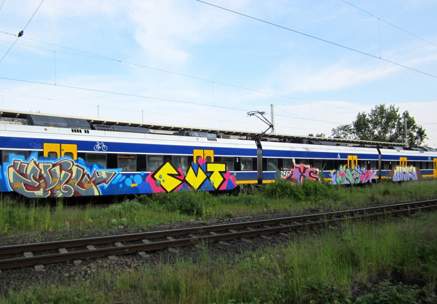Graffiti Train in Bremen - Photo by Bigchill - evil, cut, lxs (2012)
