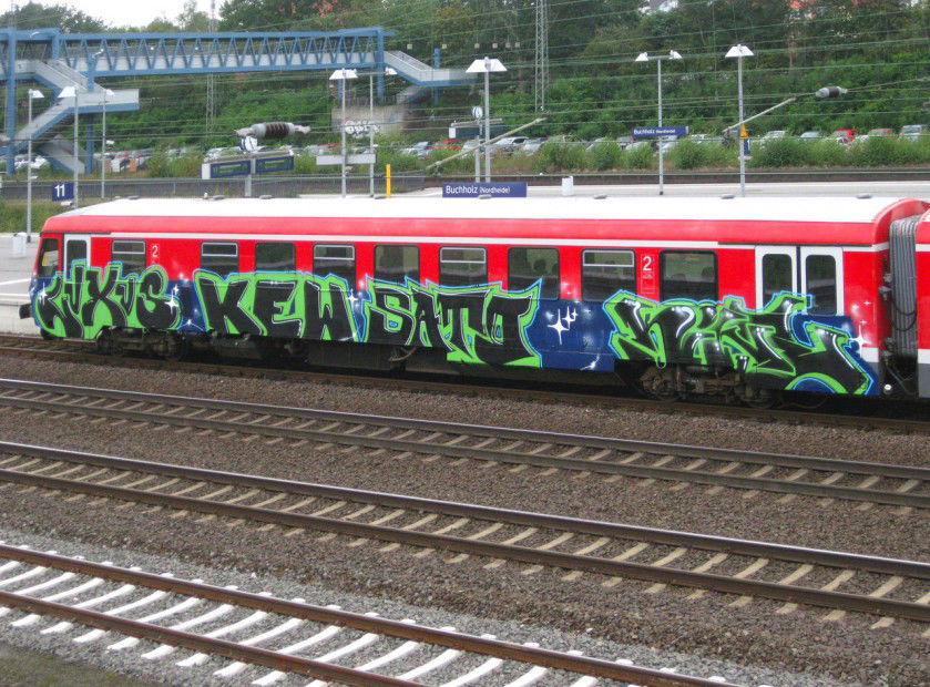 Graffiti Train - Photo by Bigchill - luxus, kew, sato