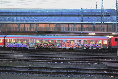 Graffiti Train - Photo by Bigchill - kine, sato, road