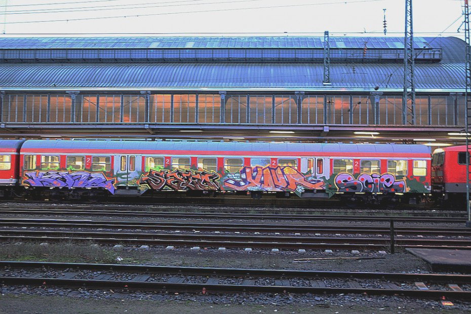 Graffiti Train - Photo by Bigchill - kine, sato, road