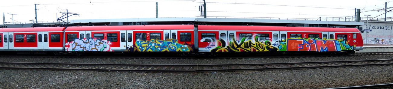 Graffiti Train - Photo by Bigchill - primo, niek, luxus