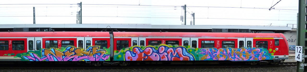 Graffiti Train - Photo by Bigchill - niek, foim, nomor