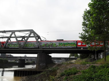 Graffiti Train - Photo by Bigchill - puzh, scie, mokie