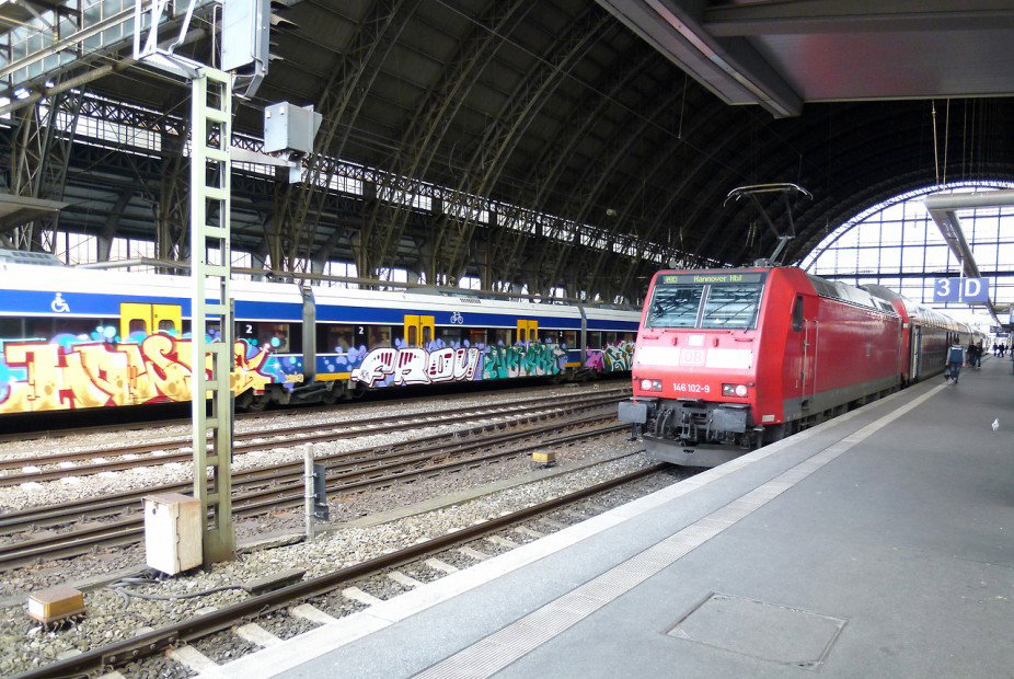 Graffiti Train - Photo by Bigchill - howy, frou, nomor