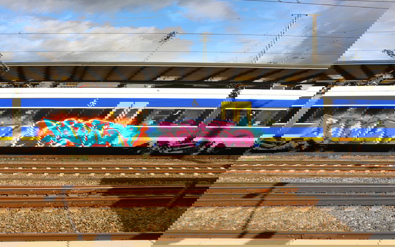 Graffiti Train - Photo by Bigchill - howy, niek