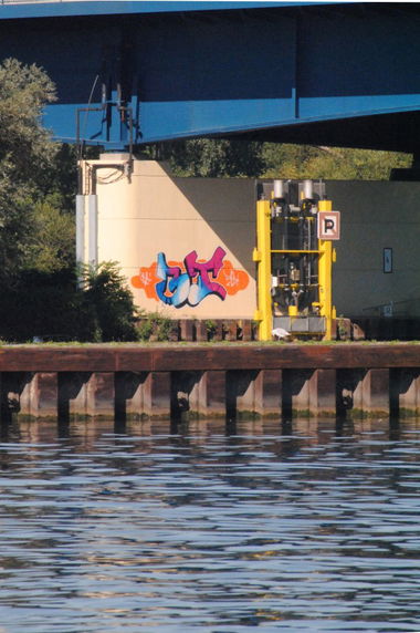 Graffiti Wall in Hochheim am Main - Photo by Bimmelbahn - CZAR, PIEO, BT (2011)