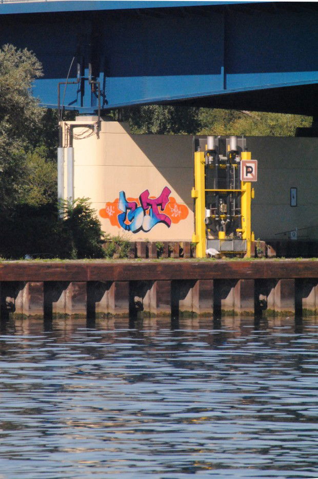 Graffiti Wall in Hochheim am Main - Photo by Bimmelbahn - CZAR, PIEO, BT (2011)