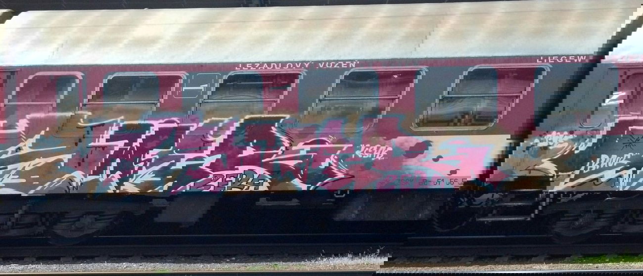 Graffiti Train - Photo by Bitumen - Swer