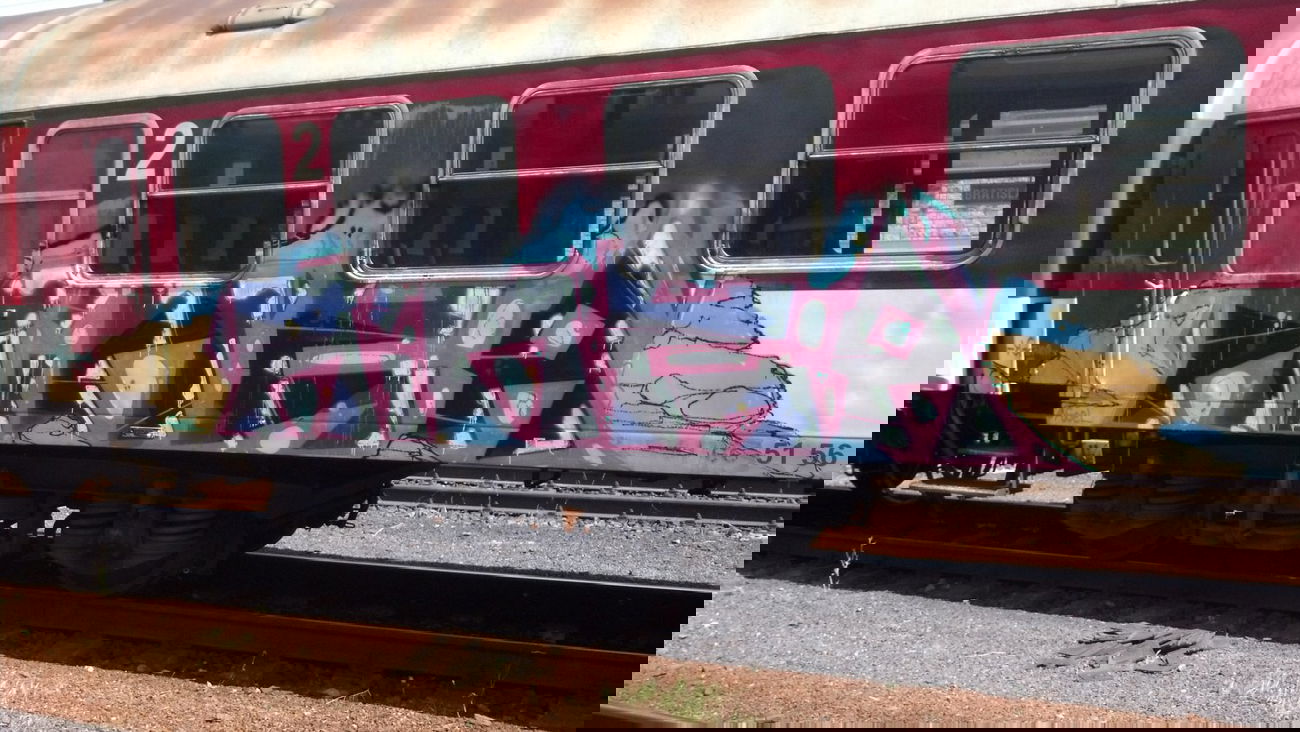 Graffiti Train - Photo by Bitumen - ninea