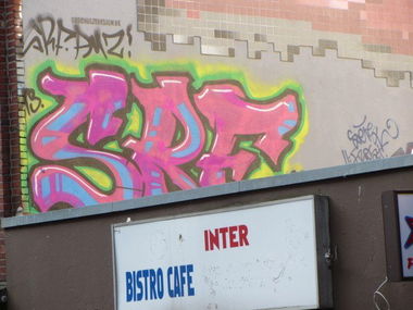 Graffiti Bombing - Photo by BlackMamba - Rooftop, SRF, Sternschanze (2013)