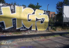 Graffiti Bombing - Photo by Bloede1 - Hgs, fbm, duk (2018)